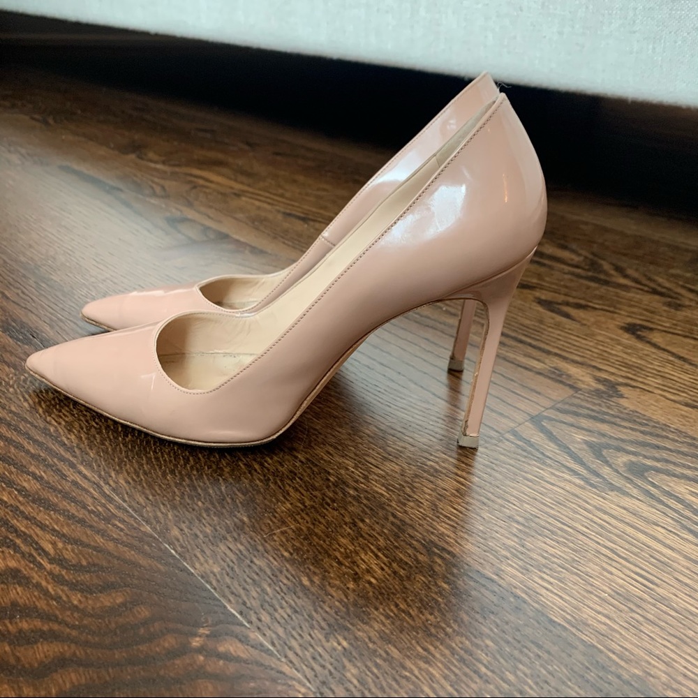 Manolo Blahnik Pump Nude Pantent Leather size 9.5